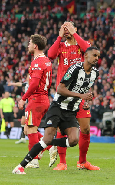 德天空：切尔西和多特目前不考虑丘库埃梅卡和吉滕斯互换交易.